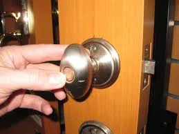 Locksmith Master Store Canoga Park, CA 818-488-2676 - door-unlock